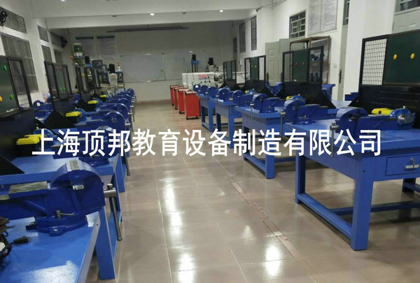 钳工实训室方案(图3) 钳工工作台(防护网B)