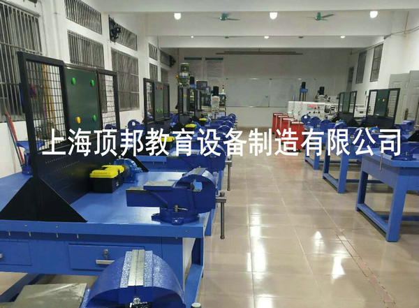 钳工实训室方案(图4) 钳工工作台(防护网B)