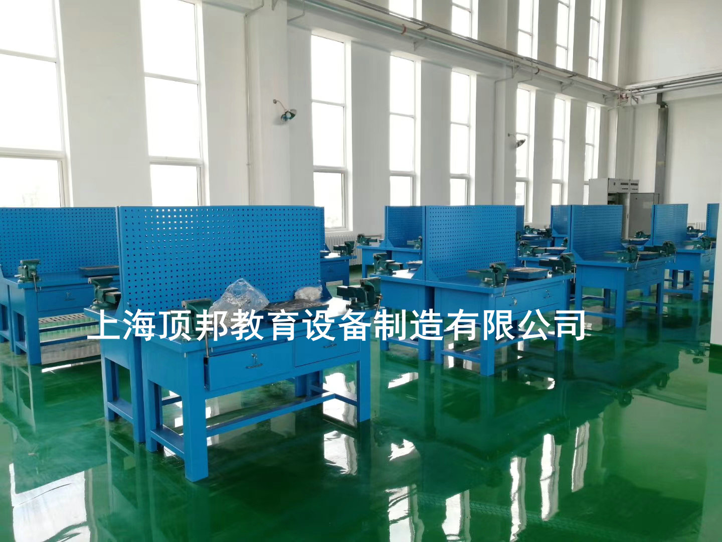 钳工实训室方案(图5) 钳工台