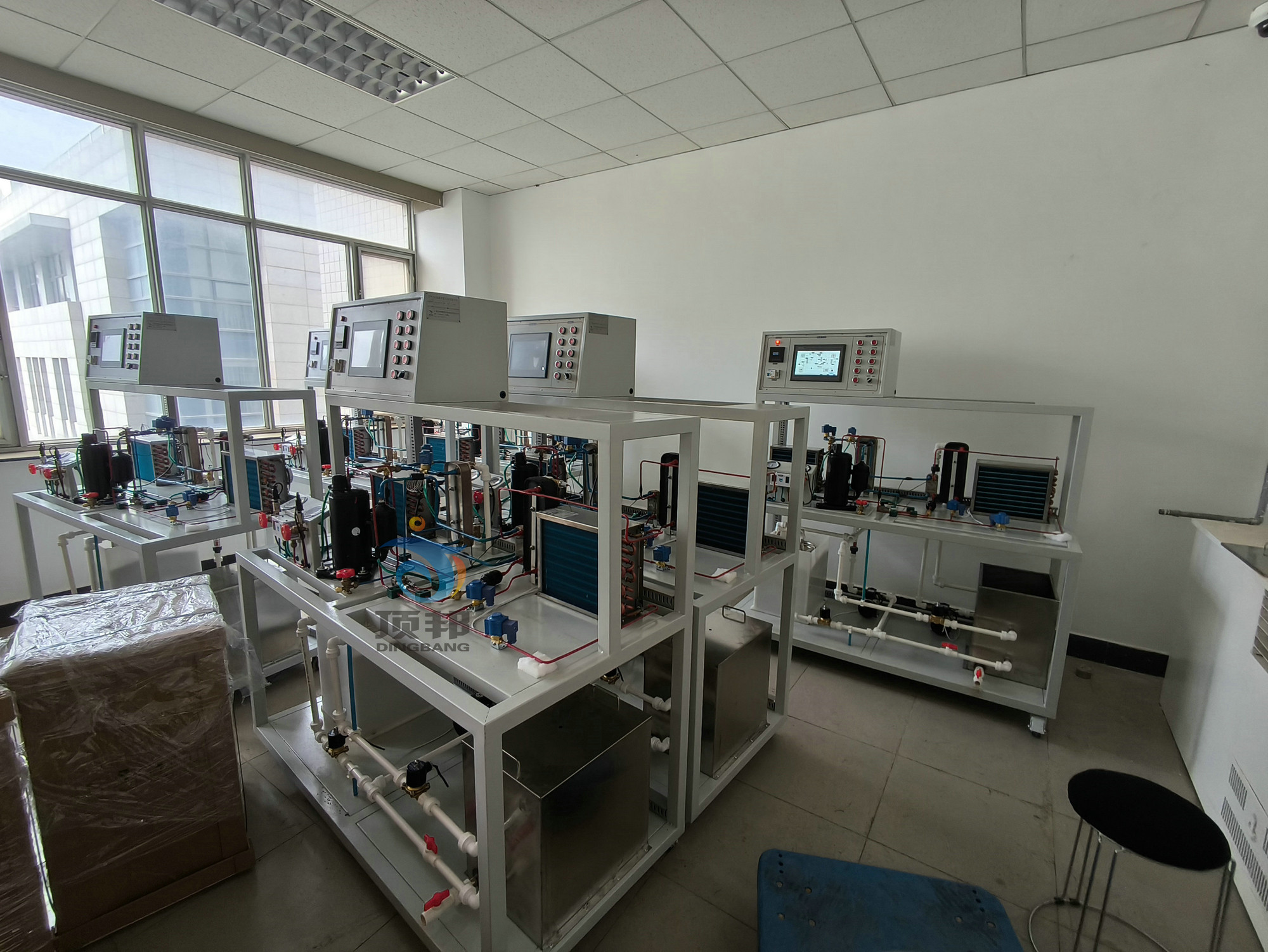 空气/水/地源热泵系统实验平台(图2) 空气/水/地源热泵系统实验平台