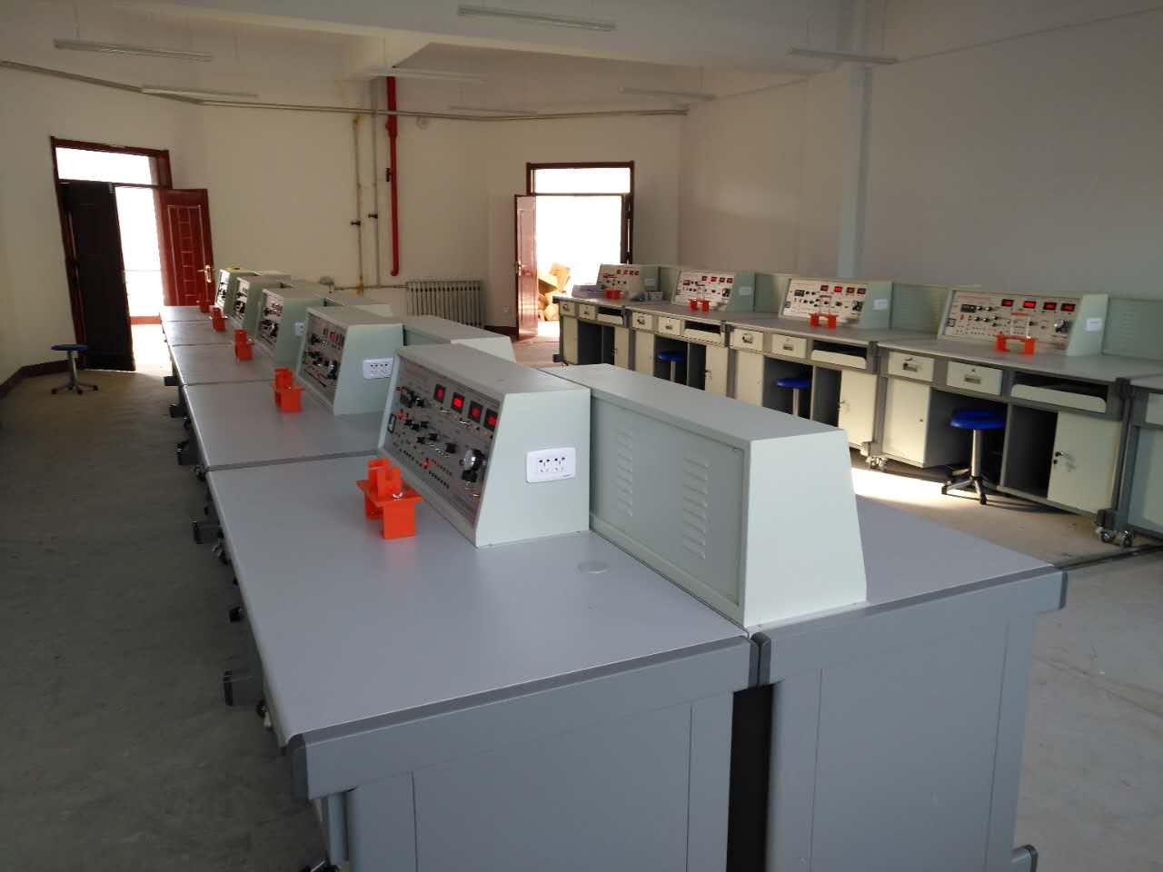 吕梁学院单片机、PLC、传感器实训台(图2)