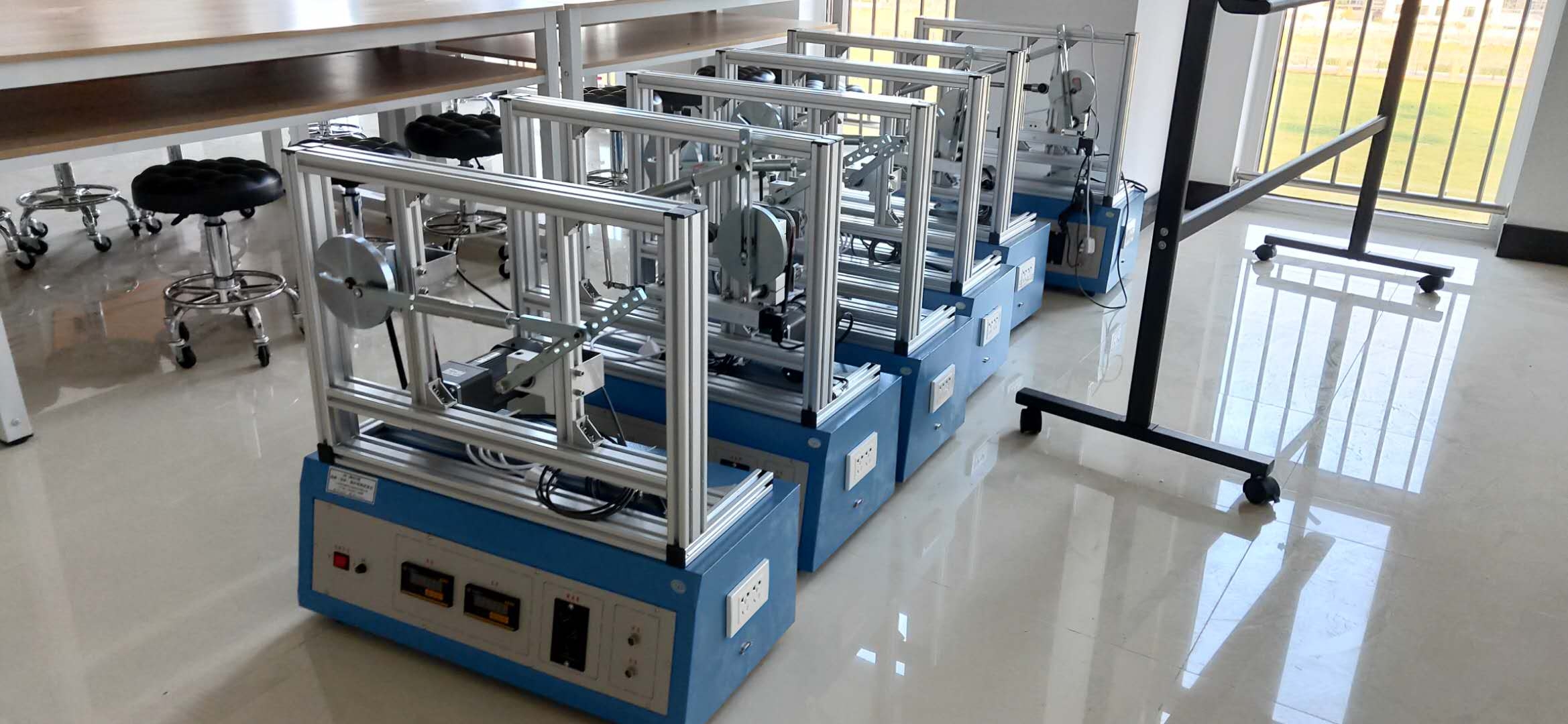 北京社会管理职业学院电工、PLC、机械类实训设备(图2)