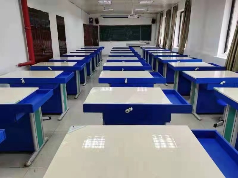 四川工业科技学院工程制图桌