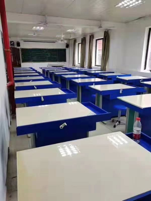 四川工业科技学院工程制图桌(图1)