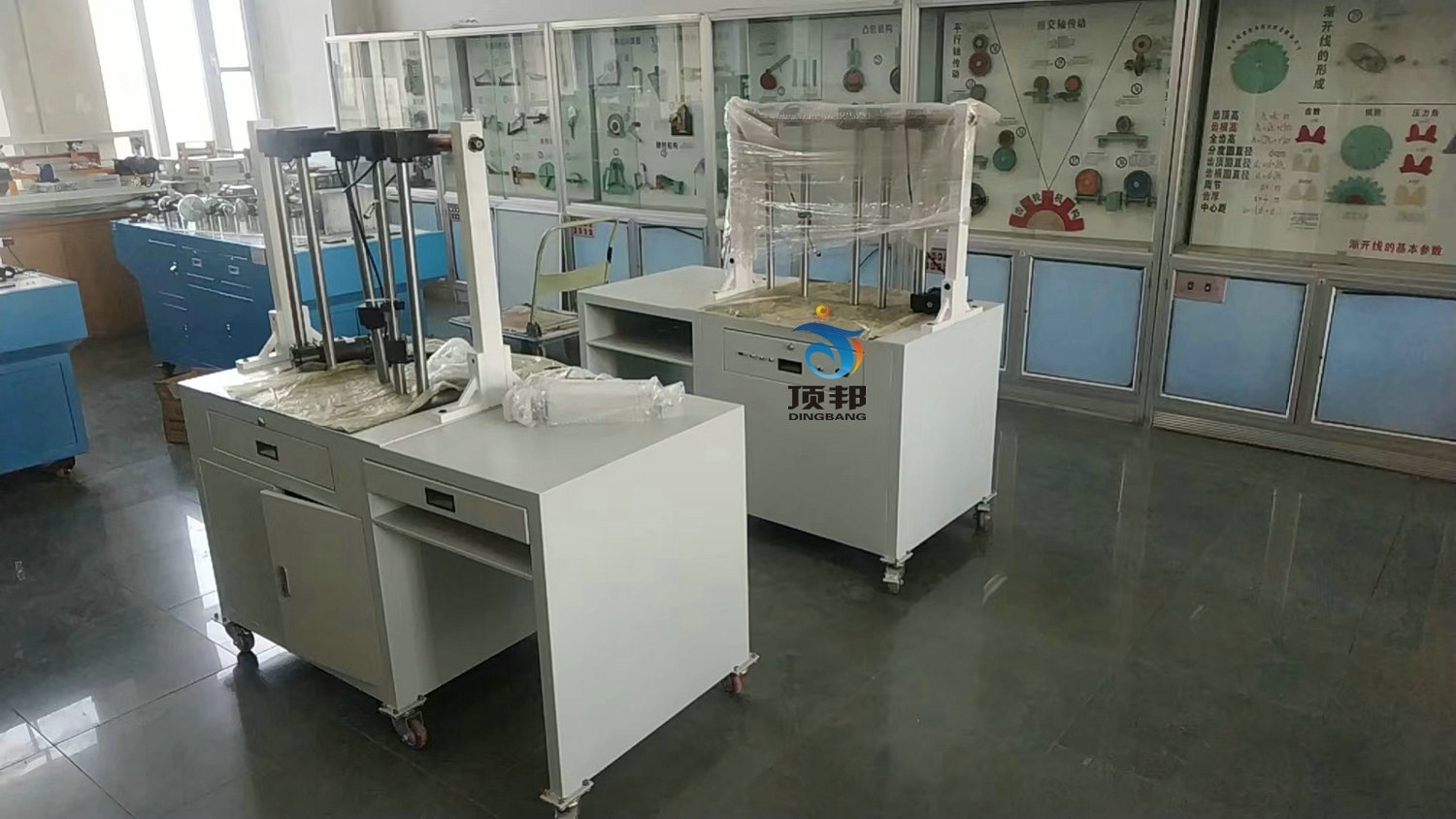 哈尔滨工业大学机构系统创新搭接及运动分析实验台(图5) 三维机构创新综合实验台