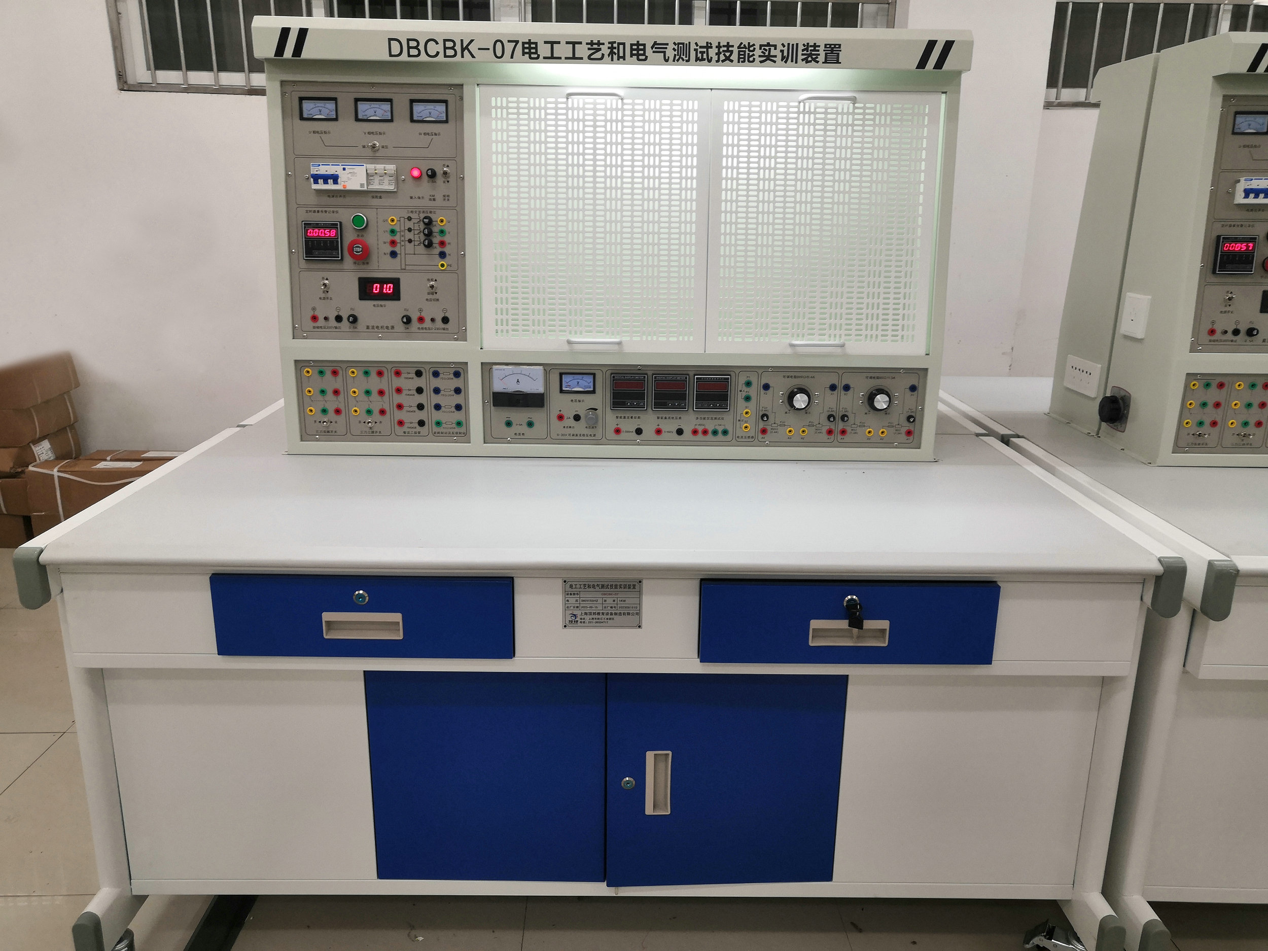 桂林电子科技大学船舶电工工艺和电气测试技能实训装置(图1)